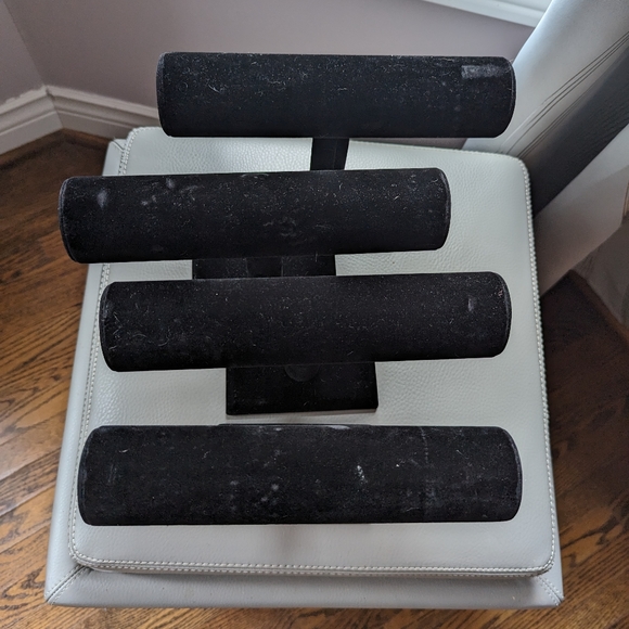 4- Bracelet Displays - Picture 2 of 3